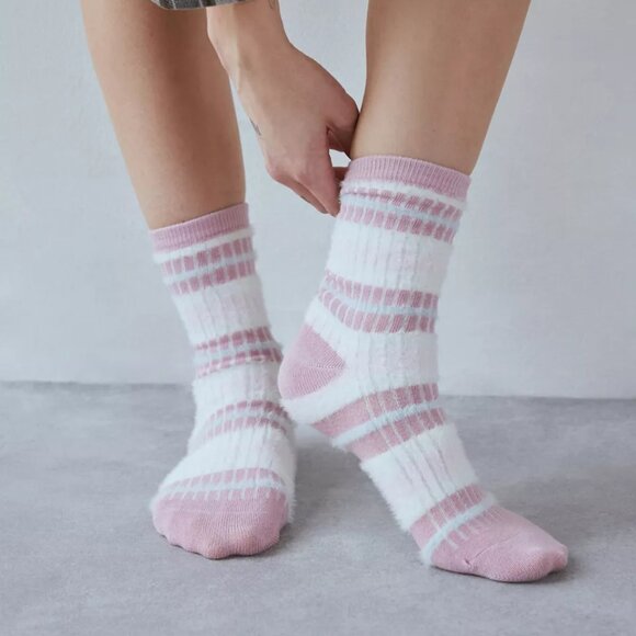 NWT Urban Outfitters Cozy Eyelash Red Striped Crew Socks - Picture 4 of 5
